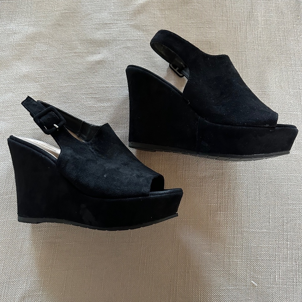 MADDEN GIRL FAUX SUEDE WEDGE SANDALS SHOES LADIES SIZE 8 38